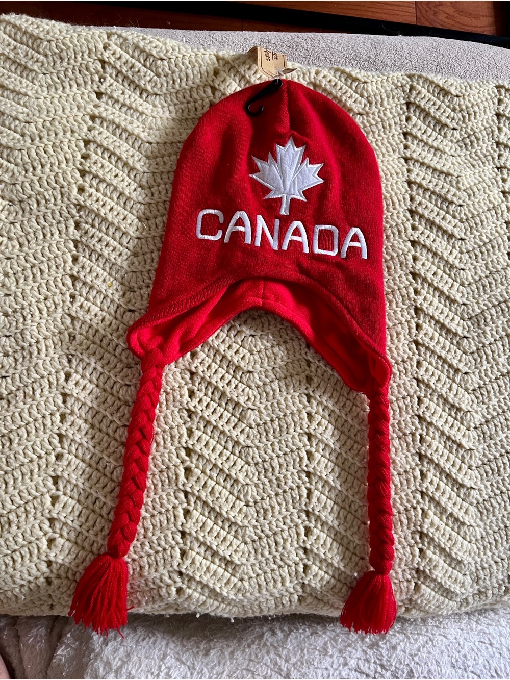 Canada Red Kids Earflap Knit Hat new with tag